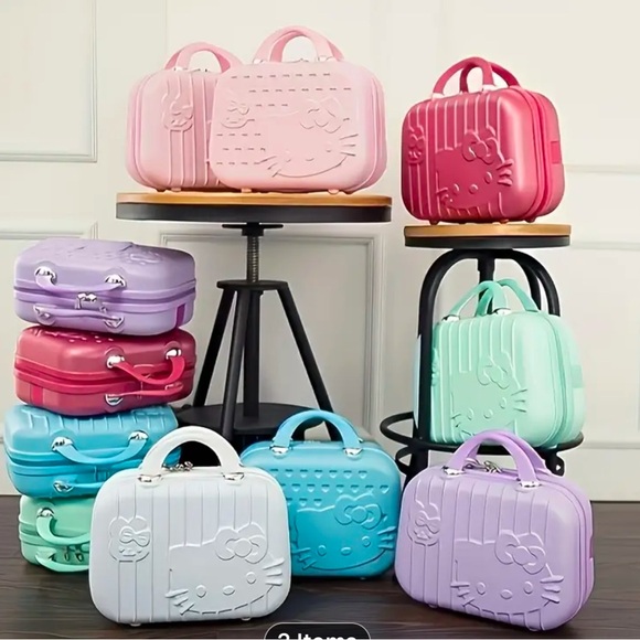 Brand New Hello Kitty 14-inch Waterproof ABS Cosmetic Travel Case (mint green) - Picture 3 of 5